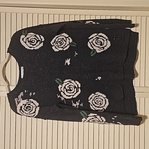 Wildfox Shredded Roses Venice Canal Sweater Gray Size XS - Picture 5 of 14